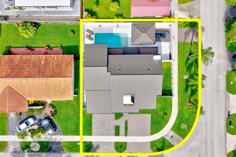 House in Miami, Florida 4 bedrooms, 324.23 sq.m. № 1889449 - photo 5