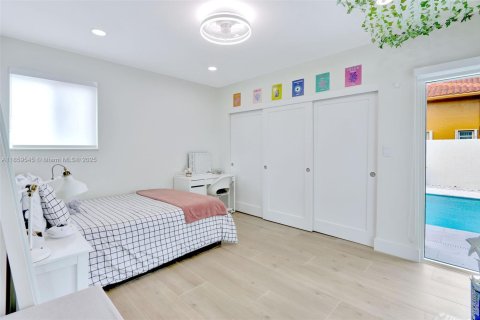 House in Miami, Florida 4 bedrooms, 324.23 sq.m. № 1889449 - photo 28