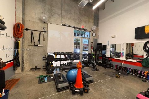 Commercial property in Sweetwater, Florida № 2014152 - photo 12