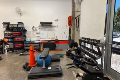 Commercial property in Sweetwater, Florida № 2014152 - photo 18