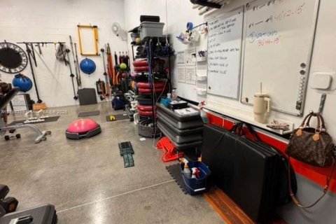 Commercial property in Sweetwater, Florida № 2014152 - photo 15