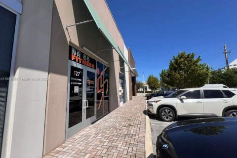 Commercial property in Sweetwater, Florida № 2014152 - photo 21