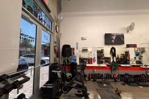 Commercial property in Sweetwater, Florida № 2014152 - photo 6