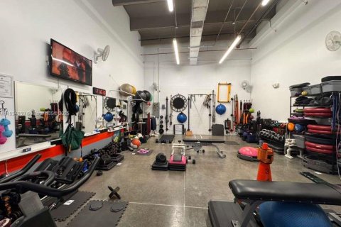 Commercial property in Sweetwater, Florida № 2014152 - photo 10