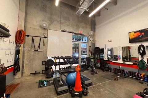 Commercial property in Sweetwater, Florida № 2014152 - photo 11