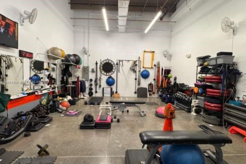 Commercial property in Sweetwater, Florida № 2014152 - photo 4