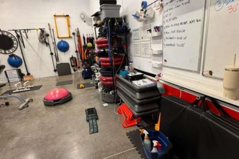 Commercial property in Sweetwater, Florida № 2014152 - photo 17