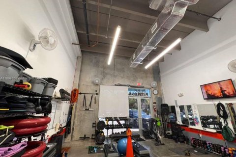 Commercial property in Sweetwater, Florida № 2014152 - photo 16