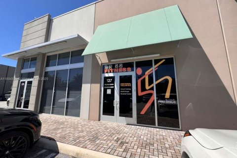 Commercial property in Sweetwater, Florida № 2014152 - photo 22