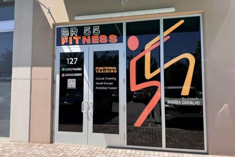 Commercial property in Sweetwater, Florida № 2014152 - photo 25