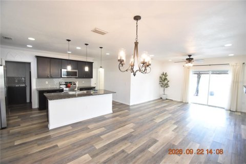 Villa ou maison à louer à Wesley Chapel, Floride: 5 chambres, 227.33 m2 № 2385792 - photo 13