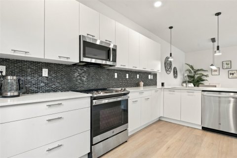 Condo in Doral, Florida, 3 bedrooms № 2424540 - photo 8