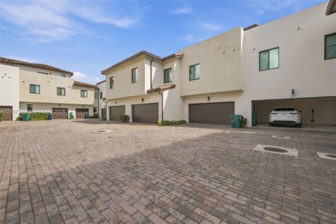 Condo in Doral, Florida, 3 bedrooms № 2424540 - photo 28