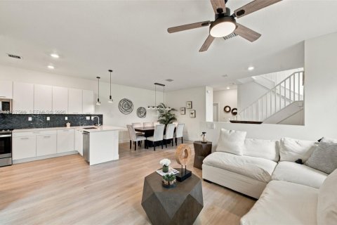 Condo in Doral, Florida, 3 bedrooms № 2424540 - photo 5