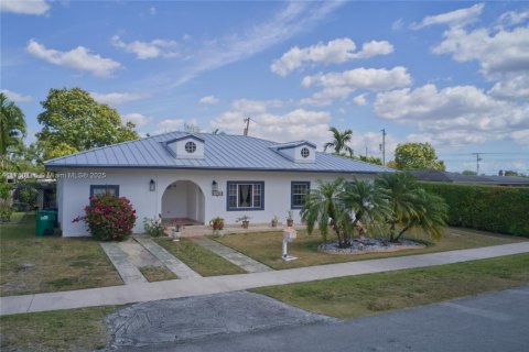 Casa en venta en Miami, Florida, 4 dormitorios, 196.21 m2 № 1691550 - foto 2