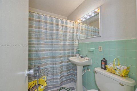 Casa en venta en Miami, Florida, 4 dormitorios, 196.21 m2 № 1691550 - foto 27