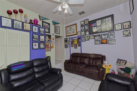 Casa en venta en Miami, Florida, 4 dormitorios, 196.21 m2 № 1691550 - foto 22