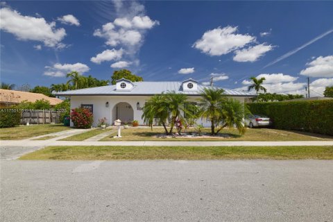 Casa en venta en Miami, Florida, 4 dormitorios, 196.21 m2 № 1691550 - foto 1