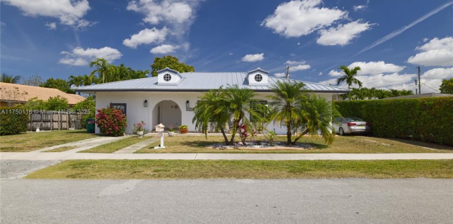 Casa en Miami, Florida 4 dormitorios, 196.21 m2 № 1691550