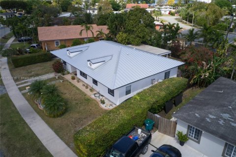Casa en venta en Miami, Florida, 4 dormitorios, 196.21 m2 № 1691550 - foto 5