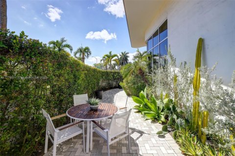 Condominio en venta en Miami Beach, Florida, 4 dormitorios, 314.47 m2 № 1958273 - foto 7