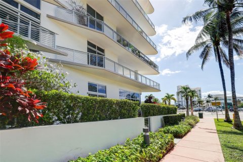 Condominio en venta en Miami Beach, Florida, 4 dormitorios, 314.47 m2 № 1958273 - foto 2