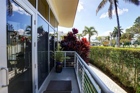 Condominio en venta en Miami Beach, Florida, 4 dormitorios, 314.47 m2 № 1958273 - foto 8
