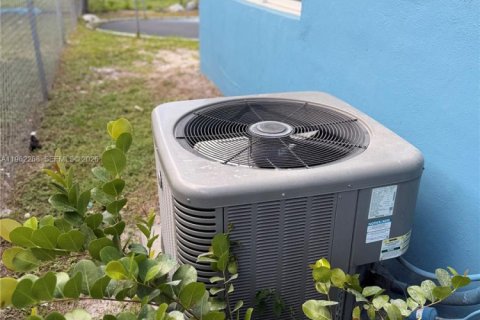 Villa ou maison à louer à Fort Lauderdale, Floride: 3 chambres, 116.03 m2 № 2024865 - photo 7