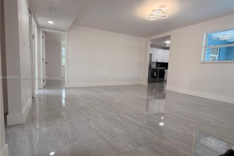 Villa ou maison à louer à Fort Lauderdale, Floride: 3 chambres, 116.03 m2 № 2024865 - photo 3