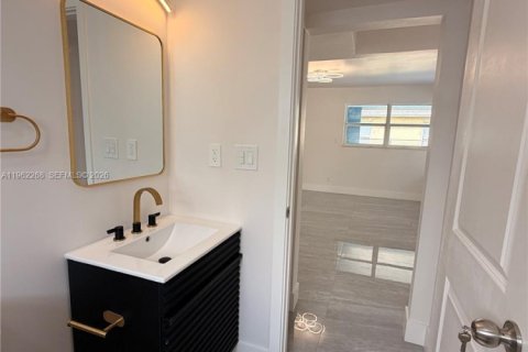 Villa ou maison à louer à Fort Lauderdale, Floride: 3 chambres, 116.03 m2 № 2024865 - photo 4