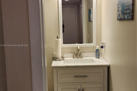 Condo in Plantation, Florida, 1 bedroom  № 1890385 - photo 16