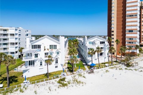 Adosado en venta en Redington Shores, Florida, 2 dormitorios, 114.92 m2 № 1909941 - foto 1