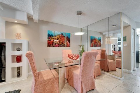 Adosado en venta en Redington Shores, Florida, 2 dormitorios, 114.92 m2 № 1909941 - foto 18