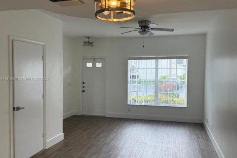 Townhouse in Weston, Florida 2 bedrooms № 1970485 - photo 25