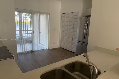 Townhouse in Weston, Florida 2 bedrooms № 1970485 - photo 8