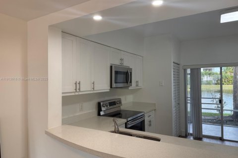 Townhouse in Weston, Florida 2 bedrooms № 1970485 - photo 23