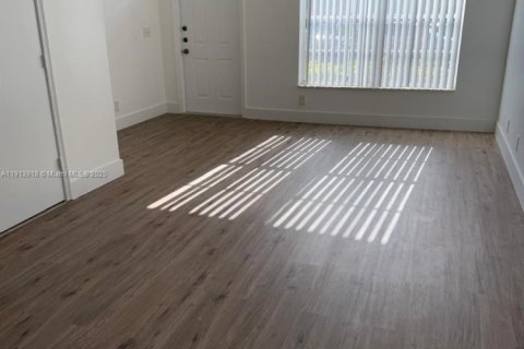 Townhouse in Weston, Florida 2 bedrooms № 1970485 - photo 4