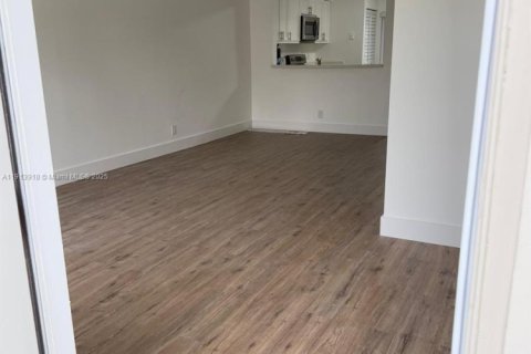 Townhouse in Weston, Florida 2 bedrooms № 1970485 - photo 3