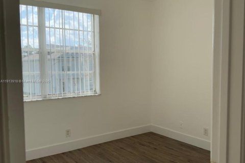 Townhouse in Weston, Florida 2 bedrooms № 1970485 - photo 16