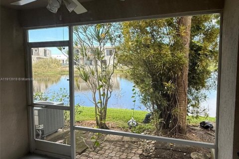 Townhouse in Weston, Florida 2 bedrooms № 1970485 - photo 10