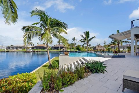 Купить виллу или дом в Кейп-Корал, Флорида 4 спальни, 528.99м2, № 1467006 - фото 26