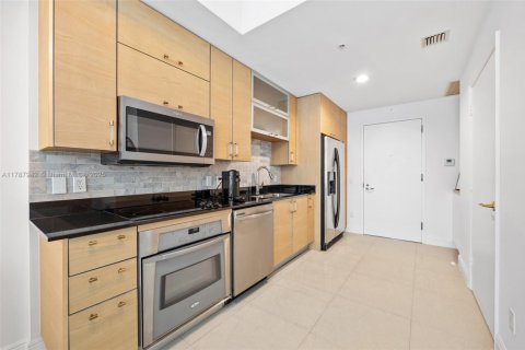Condo in Miami, Florida, 1 bedroom  № 1942575 - photo 4