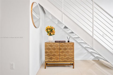 Condo in Miami, Florida, 1 bedroom  № 1942575 - photo 10