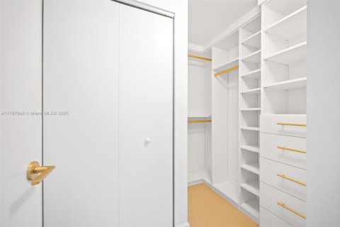 Condo in Miami, Florida, 1 bedroom  № 1942575 - photo 14