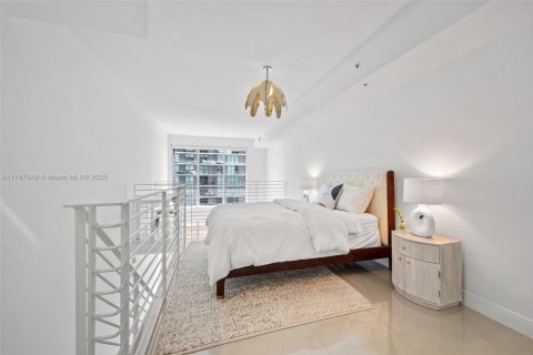 Condo in Miami, Florida, 1 bedroom  № 1942575 - photo 11