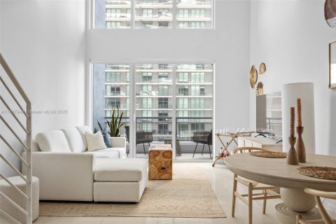 Condo in Miami, Florida, 1 bedroom  № 1942575 - photo 1