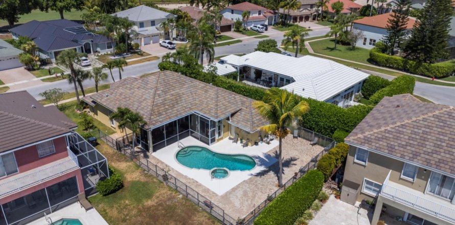 House in Wellington, Florida 4 bedrooms, 195.75 sq.m. № 1139132