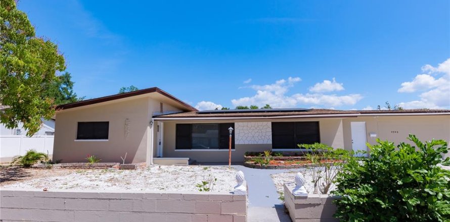 Villa ou maison à Saint Petersburg, Floride 3 chambres, 132.39 m2 № 2289832