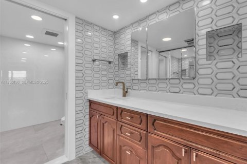 Condominio en venta en Coconut Creek, Florida, 2 dormitorios, 107.49 m2 № 1994399 - foto 19