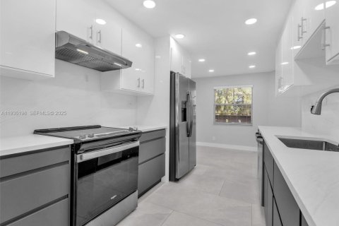 Condominio en venta en Coconut Creek, Florida, 2 dormitorios, 107.49 m2 № 1994399 - foto 4